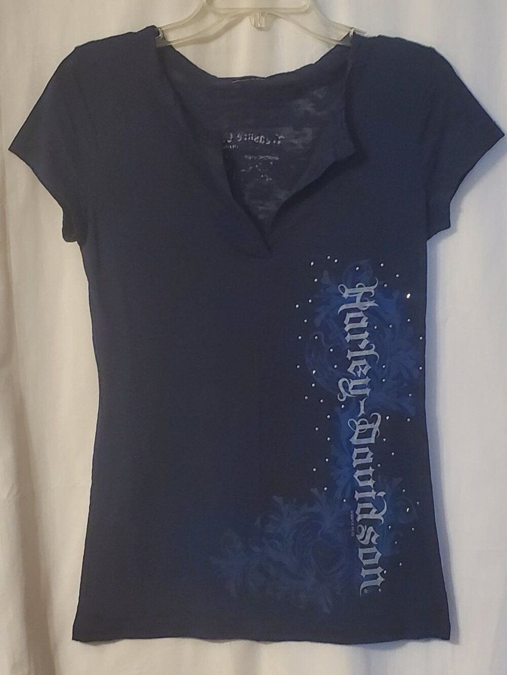 Women's Harley Davidson V-Neck T-Shirt W/Rhinestone and excellent Graphic  EUC!